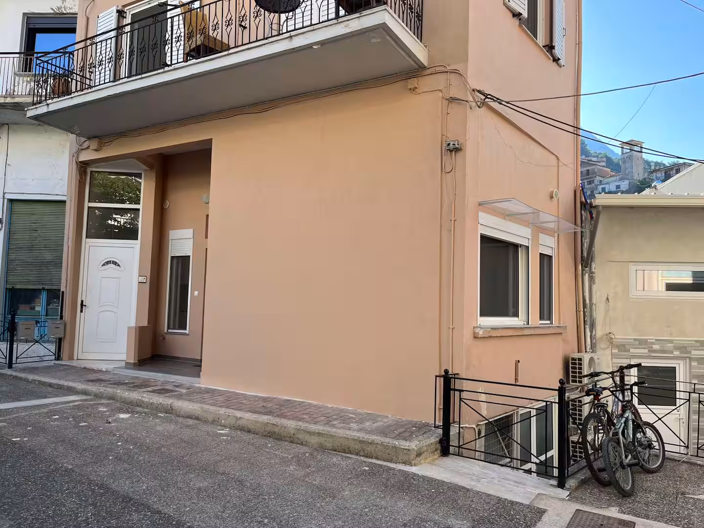 Home-1611 Paramythia Apartment Building1